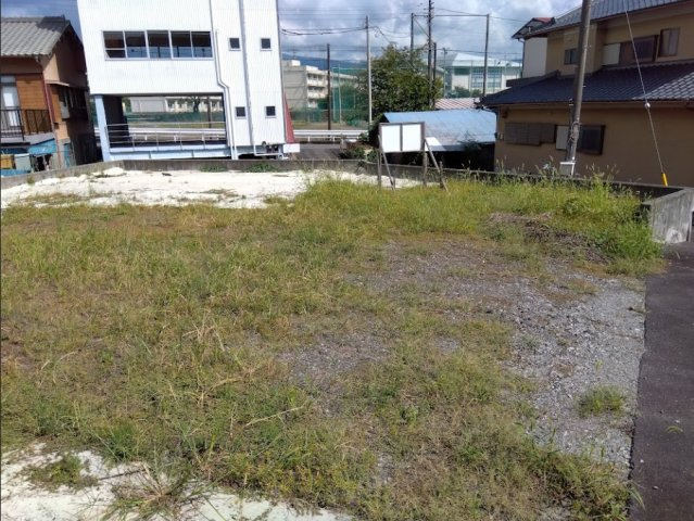 売土地　富士市久沢の外観|敷地が約80坪と広々としています。自由な間取りでお家が建てられます。駐車場を広く取る事も可能です。