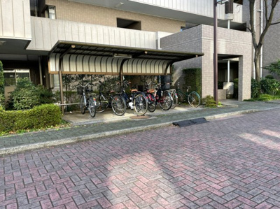 【駐輪場】 | サザンヒルズ竹山6番館 | ◆住宅ローンのご相談や周辺環境のご案内も含め、ローンに詳しい、地元に詳しいスタッフがお出迎えさせていただきます。お気軽にご相談ください。