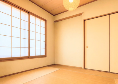 【和室】 | サザンヒルズ竹山6番館 | ◆書斎やホビールームとして生活スタイルに合わせて使えるプライベートルーム。居心地のいい落ち着いたインテリアが似合います。
※写真加工済