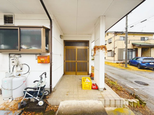 日光市山口中古物件の玄関