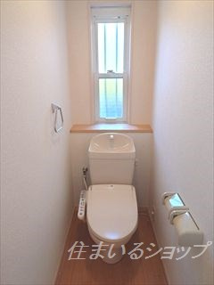 広島市安佐北区大林２丁目のアパートのトイレ|シャワートイレ・窓あり