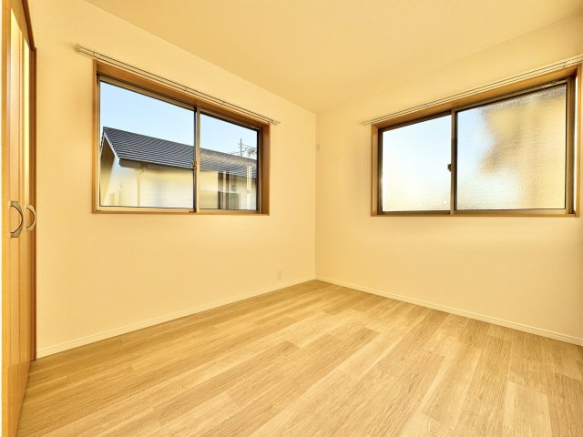 中央区上新屋町の洋室|各居室にはゆとりのある収納が付いています！　