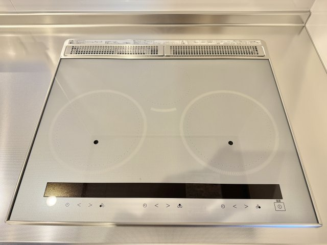 中央区上新屋町の発電・温水設備|IHクッキングヒーターはお掃除も楽々です♪　