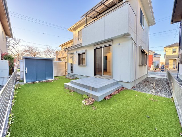 中央区上新屋町の庭|駐車場から続く庭は広々！車通りも少なく、小さなお子様がいても安心して遊べる環境です！