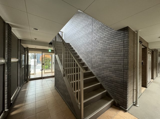 サル ドゥ セジュールのエントランス