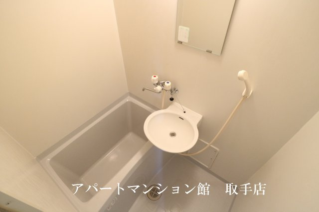 レオパレスＳＵＮＲＩＳＥ南新木の浴室|画像5