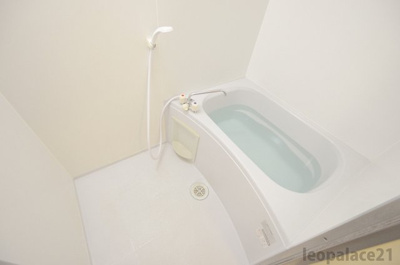 【浴室】 | レオパレス吉春 | 画像8