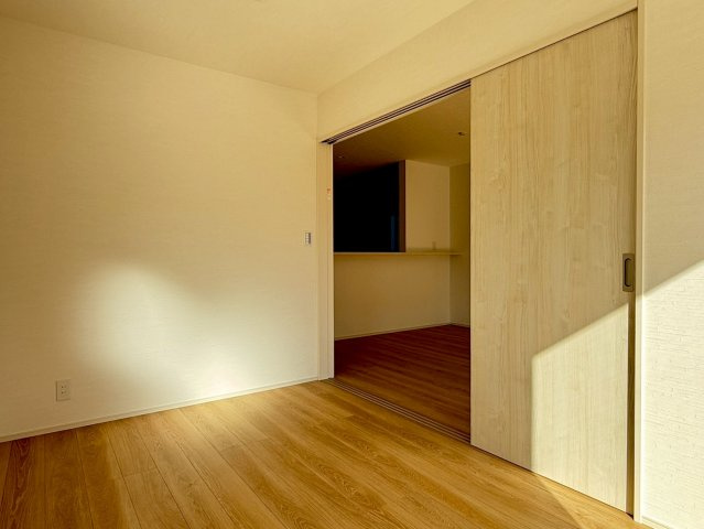 岩槻区加倉　新築一戸建て　1号棟の洋室|落ち着いた色調の洋室です