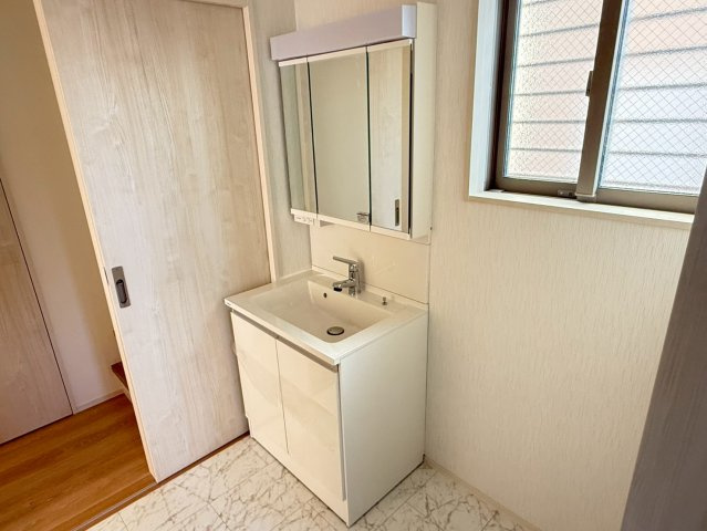 岩槻区加倉　新築一戸建て　1号棟の独立洗面台|独立洗面台です