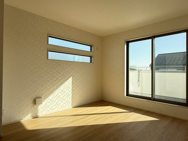 岩槻区加倉　新築一戸建て　1号棟の寝室|開放的な寝室です