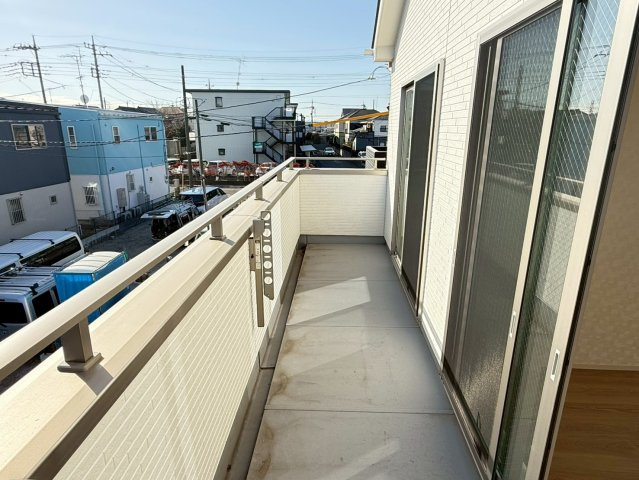 岩槻区加倉　新築一戸建て　1号棟のバルコニー|外からの目が気にならないバルコニーで洗濯物が干せます