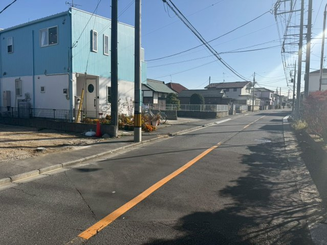 岩槻区加倉　新築一戸建て　1号棟の前面道路含む現地写真|前面道路含む現地写真です