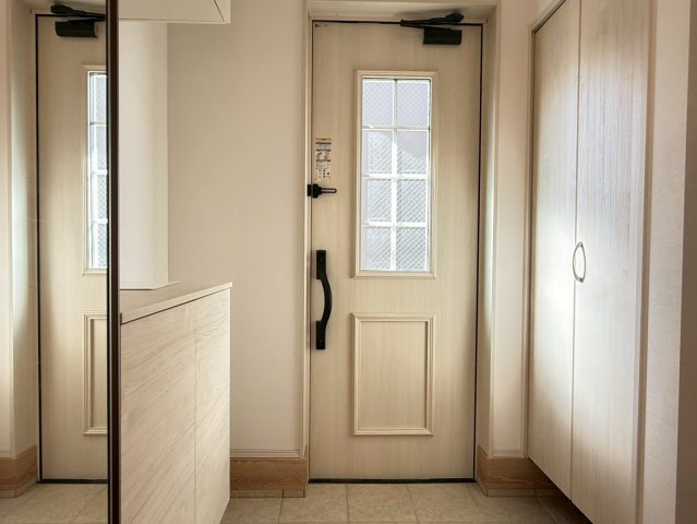 岩槻区加倉　新築一戸建て　1号棟の玄関|落ち着いた玄関です