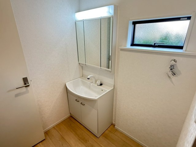 川口市戸塚東第11　新築一戸建て　1号棟の独立洗面台|朝の身支度には欠かせない独立洗面化粧台