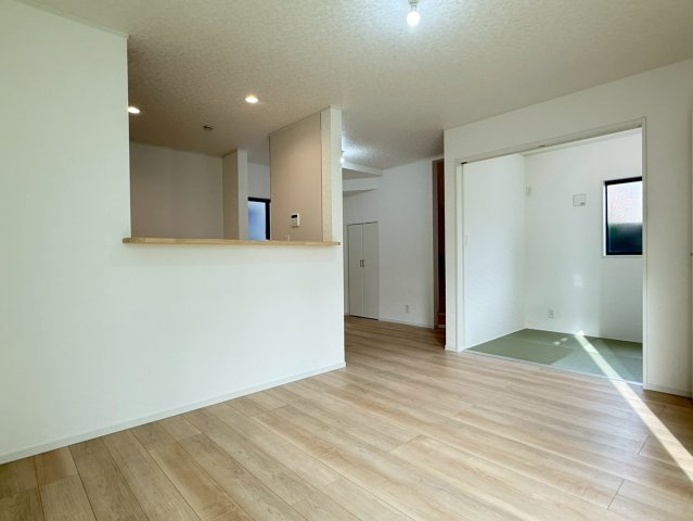 川口市戸塚東第11　新築一戸建て　1号棟の居間・リビング|おしゃれなリビングです