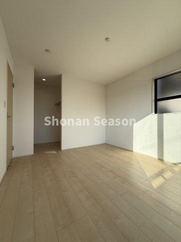 【洋室】 | お部屋はフローリングのみで統一感が生まれます♪