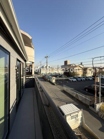 【バルコニー】 | ２部屋から出入りできる便利なバルコニーがございます♪