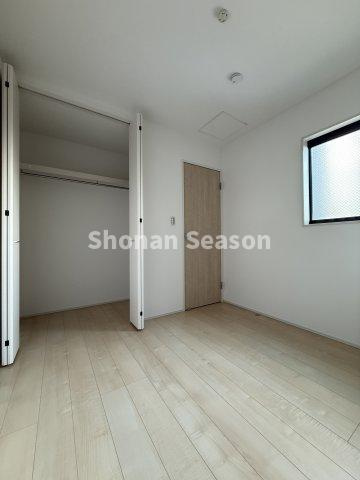 【洋室】 | 全居室２面採光でどのお部屋で過ごしても明るいです♪