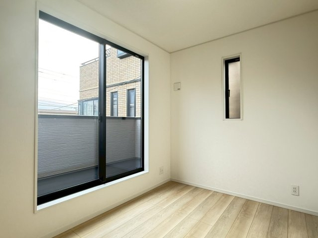 川口市戸塚東第11　新築一戸建て　2号棟の洋室|個人の部屋や寝室として使える洋室です