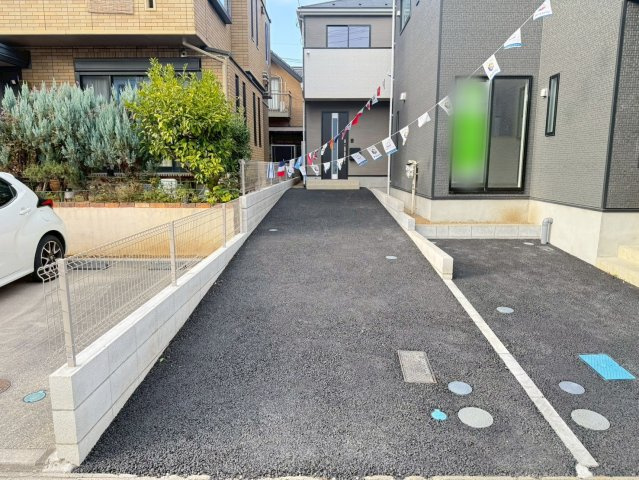 川口市戸塚東第11　新築一戸建て　2号棟の駐車場|駐車スペースもあります