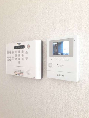 【セキュリティ】 | レアリゼ | モニター付きインターホンです