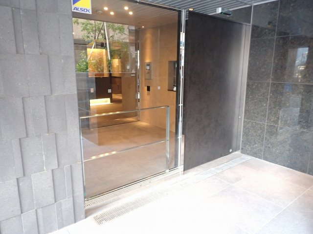 デュオステージ本郷のエントランス