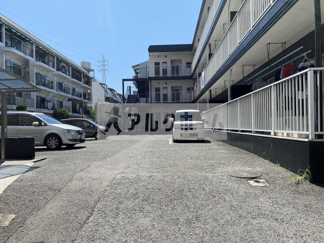 パールハイツ高木の駐車場