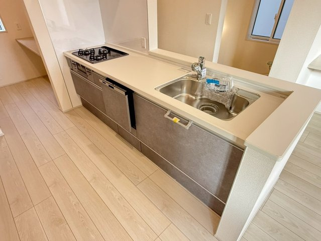 川口市差間3丁目　新築一戸建て　1号棟のキッチン|コンパクトなキッチンで掃除もラクラク