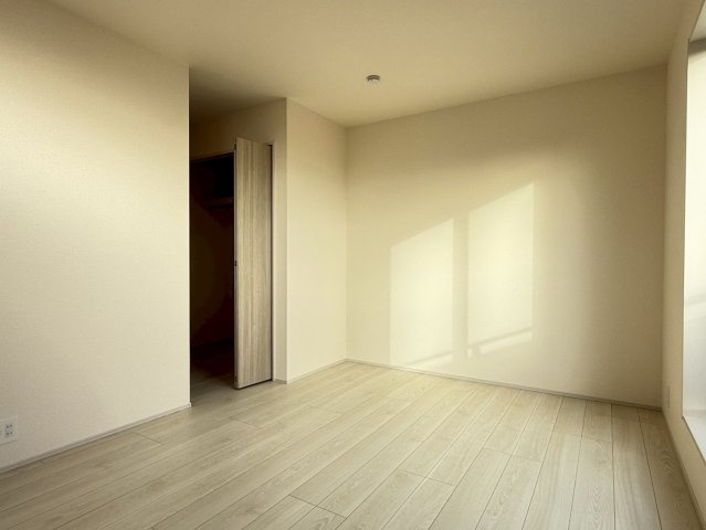 川口市差間3丁目　新築一戸建て　1号棟の寝室|落ち着いた色調の寝室です