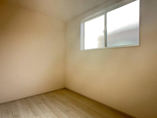 川口市差間3丁目　新築一戸建て　1号棟の洋室|落ち着いた色調の洋室です
