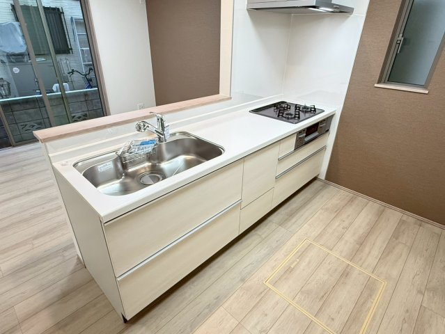 川口道合第3　新築一戸建て　1号棟のキッチン|コンパクトなキッチンで掃除もラクラク