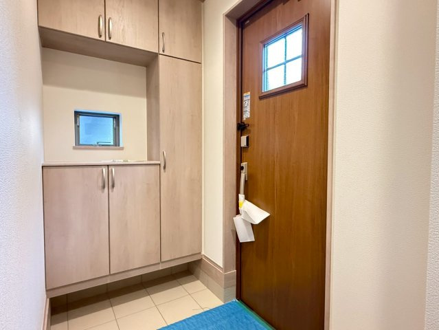 川口道合第3　新築一戸建て　1号棟の玄関|収納もある玄関です
