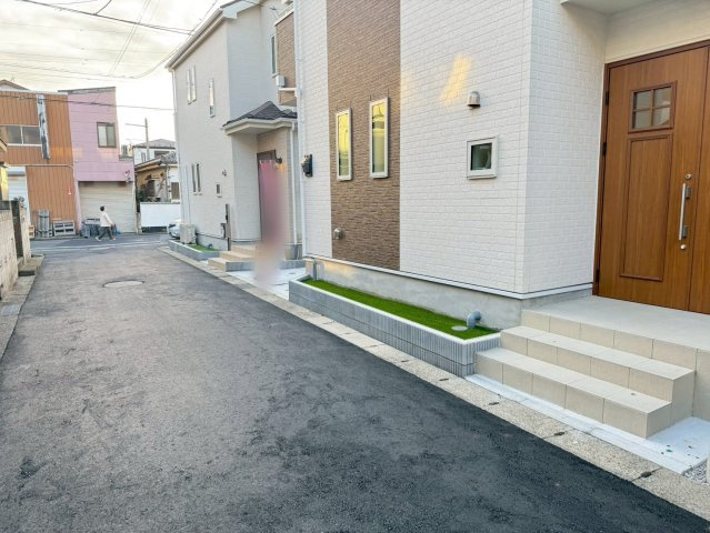 川口柳根町第3　新築一戸建て　1号棟の前面道路含む現地写真|前面道路含む現地写真です