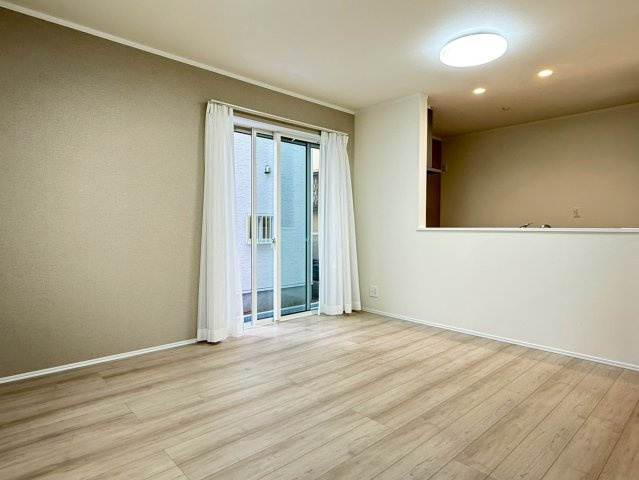 川口柳根町第3　新築一戸建て　1号棟の居間・リビング|こちらの居間で趣味の時間をお楽しみください