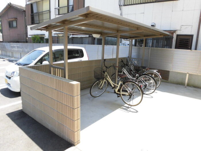 ベルネージュⅡのその他共用部分|駐輪場に自転車も停められます♪