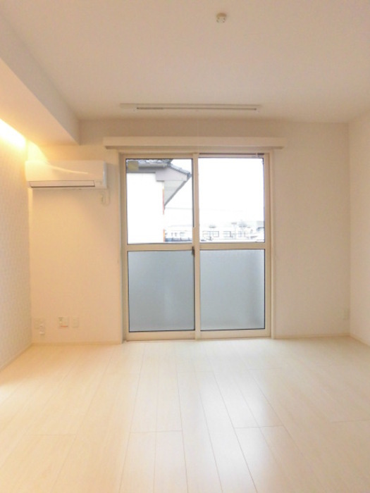 ベルネージュⅡの寝室|風通しも良い洋室です☆