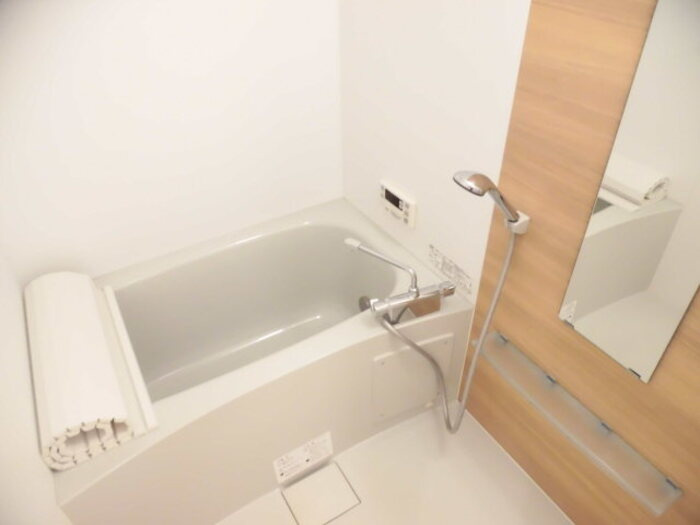 ベルネージュⅡの浴室|追い焚き付きのお風呂です♪