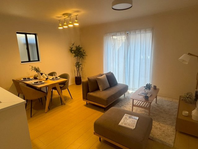 前川2丁目　新築戸建て　A号棟の居間・リビング|おしゃれなリビングです