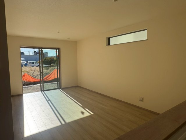 川口市安行領根岸　新築一戸建て　B号棟の居間・リビング|おしゃれなリビングです