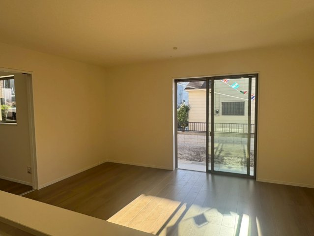 川口市安行領根岸　新築一戸建て　C号棟の居間・リビング|ゆったり過ごせるリビングです