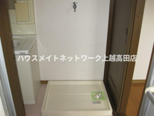 ハイツさいがたの設備|洗濯機置場（参考反転タイプ）