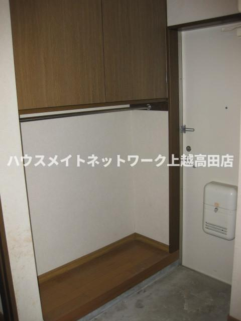 ハイツさいがたの玄関|玄関（参考反転タイプ）