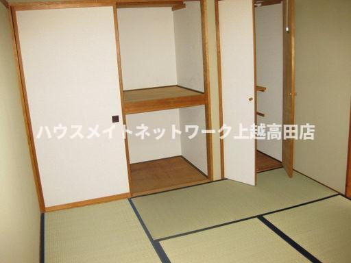 ハイツさいがたの収納|押入れ（参考反転タイプ）