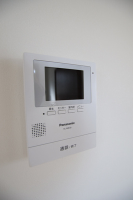 来客時に安心のモニター付きインターホン有♪
