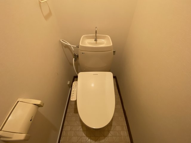 長岡市中沢２丁目のアパートのトイレ
