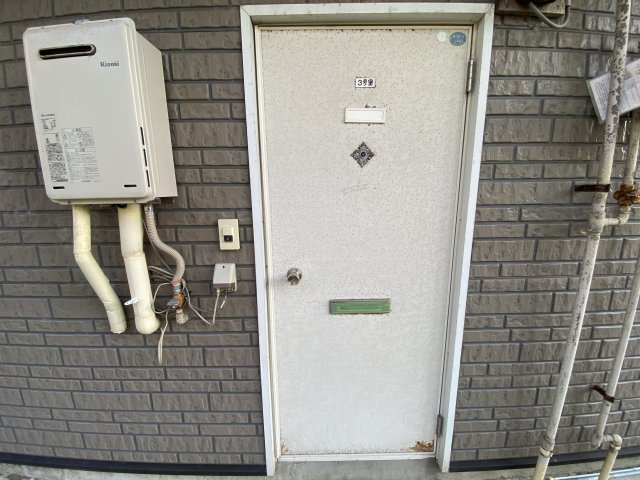 長岡市中沢２丁目のアパートの玄関