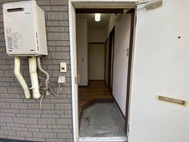 長岡市中沢２丁目のアパートの玄関