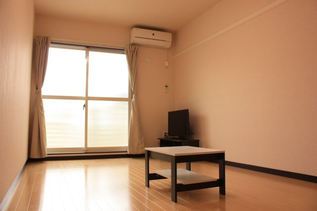 レオネクストＹＡＭの居間・リビング|同タイプ物件の写真です。