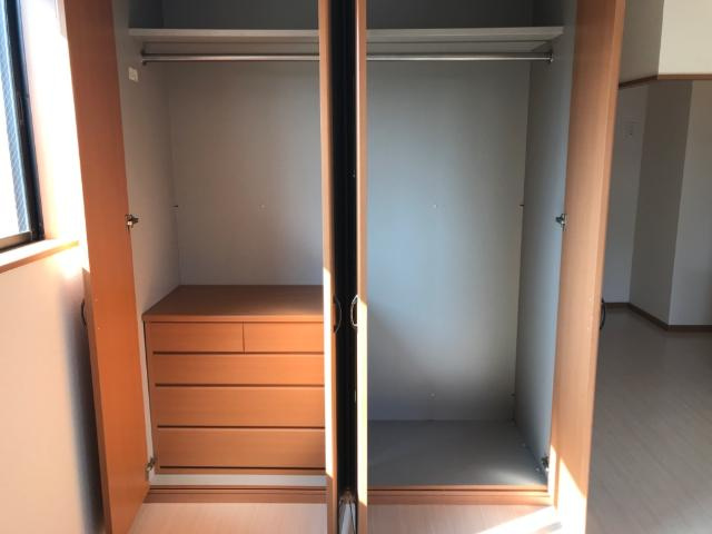 リバーサイド静の収納|クローゼット（中）