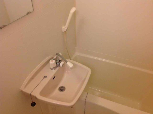 レオパレスＴ　Ｉの浴室